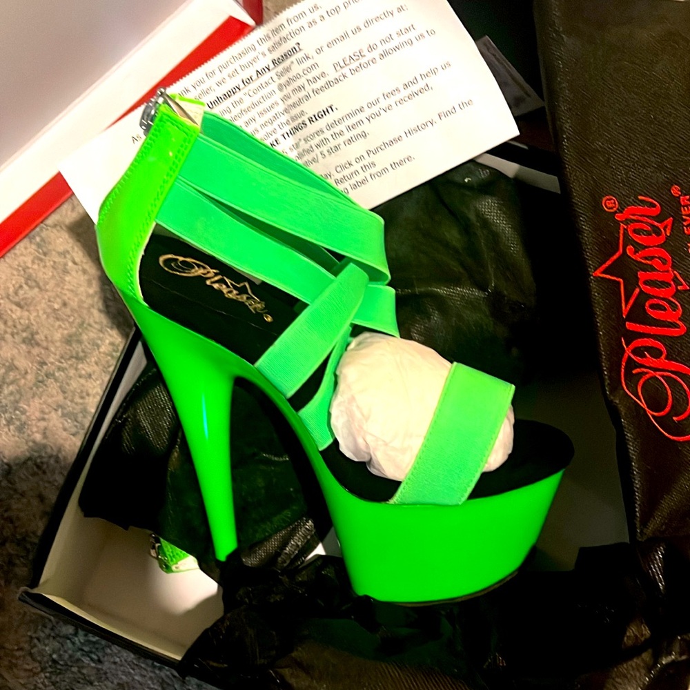 Pleaser ado 769. New in box w dust bag & free gloves